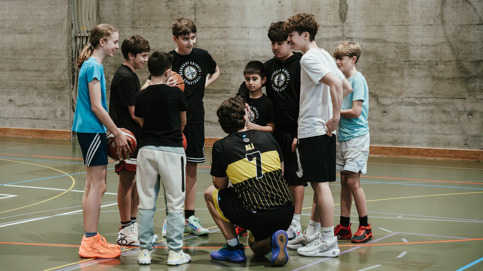 Kinder beim Basketballtraining der Burgdorf Knights